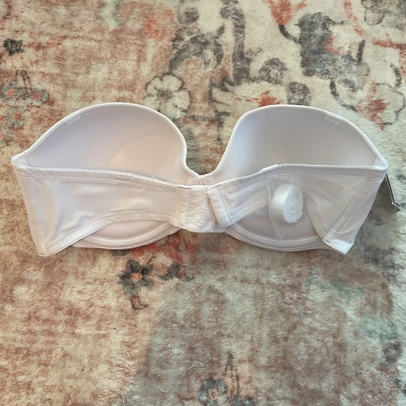 NWT. Maidenform. Size 38D. Convertible Bra - Picture 2 of 6